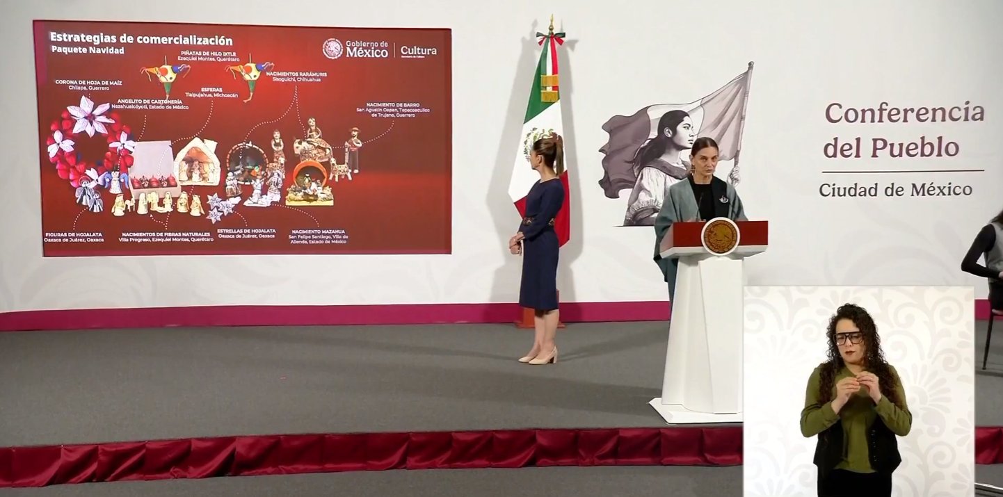 Marina Núñez Bespalova presenta el nuevo modelo de comercialización de Fonart en una conferencia.