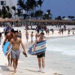 La diplomacia turística con Colombia busca revertir la caída de visitantes. El embajador García Manosalva se reúne con autoridades tras quejas de maltrato.