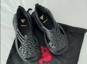 Los huaraches tradicionales de San Bartolomé Zoogocho, Oaxaca, reconocidos por su diseño único.