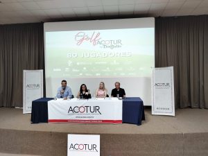 Una vista aérea de la Riviera Maya, mostrando la belleza de sus playas.