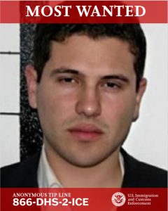 Agentes del ICE despliegan un operativo de seguridad en la frontera de México y Estados Unidos.