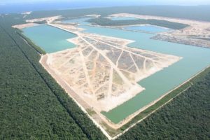 Protección de Calica: Sheinbaum descarta explotación de la mina en Playa del Carmen. El gobierno evalúa un proyecto turístico de bajo impacto en el predio de Vulcan Materials.