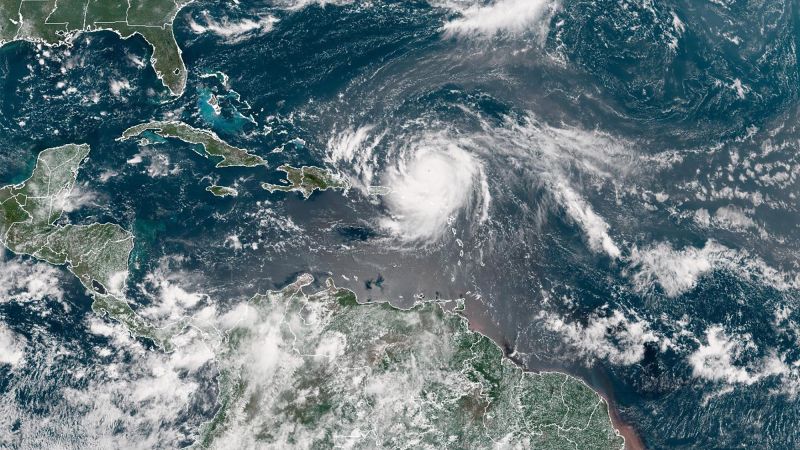 Un poderoso huracán se forma en el Atlántico. La temporada de huracanes 2025 se mantiene bajo vigilancia por las autoridades de México.