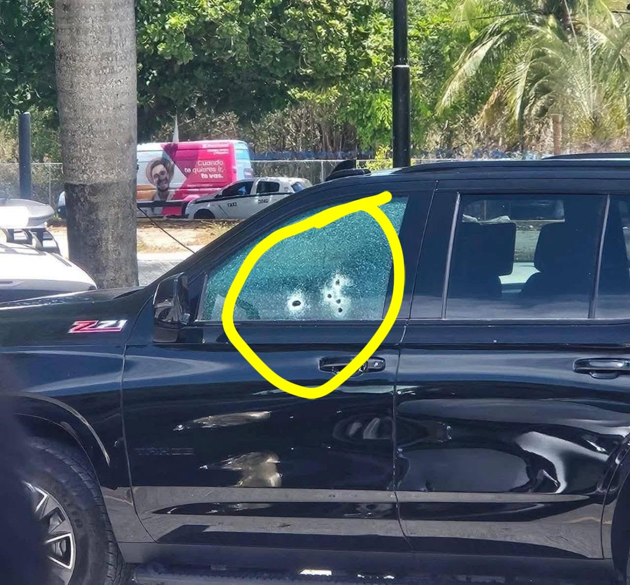 El dirigente nacional de la CROC, Isaías González Cuevas, encabeza la rueda de prensa.