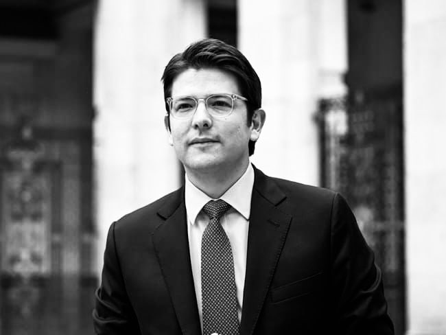 El senador Miguel Uribe Turbay, una figura joven y prometedora en la política colombiana.