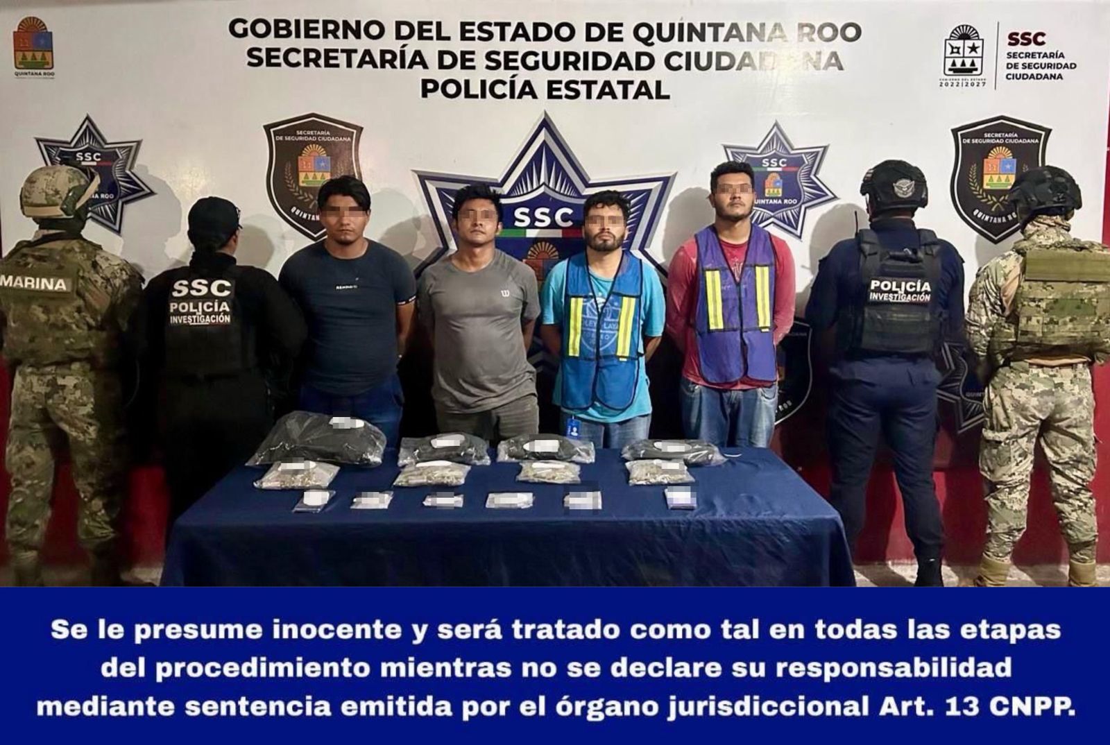 Una bolsa de plástico transparente con marihuana, parte de la evidencia decomisada a los detenidos.