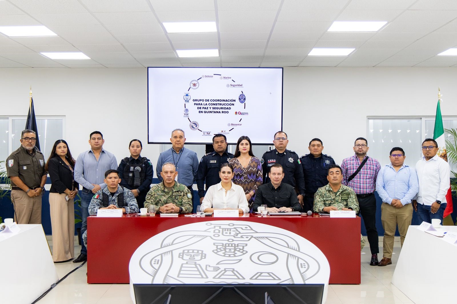 La alcaldesa Estefanía Mercado en la reunión del Grupo de Coordinación para la Construcción de Paz.