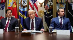 El presidente Donald Trump se reúne con su gabinete en la Casa Blanca.