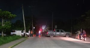 Elementos de seguridad acordonaron la carretera Coatepec-Jalcomulco tras el ataque armado.