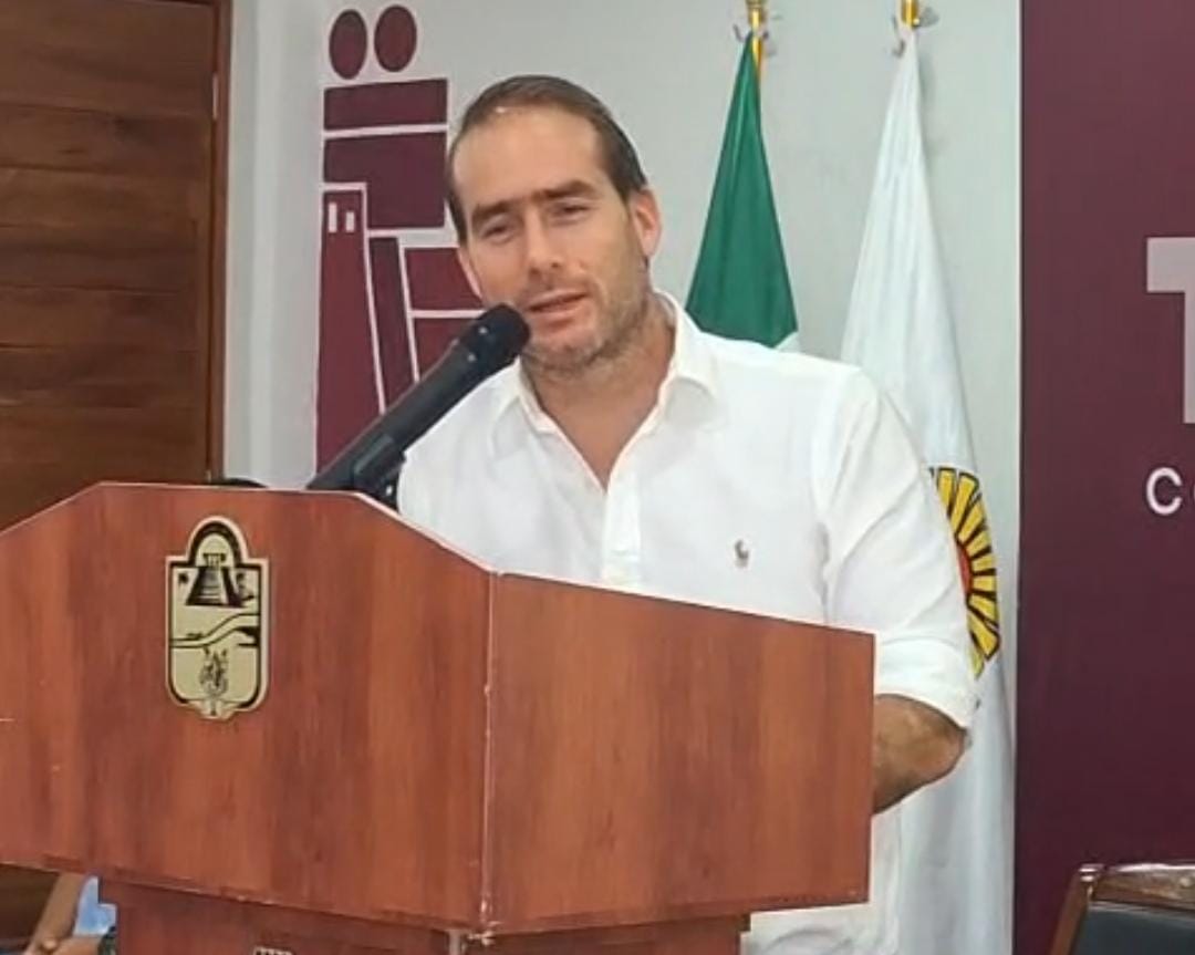 Corrupción en Tulum: el presidente municipal Diego Castañón Trejo denuncia que un “coyote” le cobraba 3 mil pesos mensuales a un comerciante con discapacidad para dejarlo trabajar.