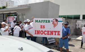 Justicia para Maffer: taxistas de Cancún protestan para exigir la liberación de su líder interino, Salomón Alfonso Muñoz, encarcelado hace nueve meses por homicidio.