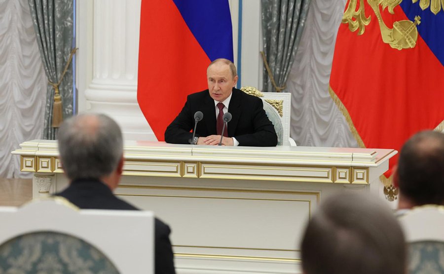 Negociación de paz en Ucrania: Putin acepta “garantías de seguridad sólidas”, afirma enviado de Trump. La concesión se da tras la cumbre de Alaska.