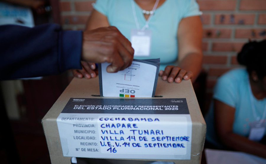 El proceso electoral en Bolivia ha iniciado. Más de 7.5 millones de bolivianos votan para elegir a su presidente. La jornada está supervisada por observadores internacionales.