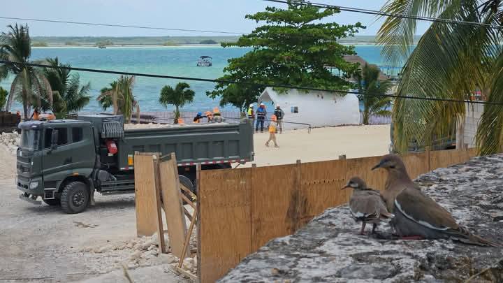 Protección de Bacalar: un juez federal de Chetumal frena a la Sedena. Ratifica suspensión de obra de casa de descanso militar a orillas de la laguna, que es un ecosistema frágil.
