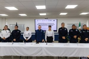 Profesionalización policial en Playa del Carmen: la presidenta municipal Estefanía Mercado anuncia la incorporación de cuatro nuevos mandos.