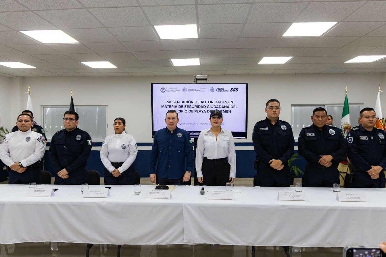 Profesionalización policial en Playa del Carmen: la presidenta municipal Estefanía Mercado anuncia la incorporación de cuatro nuevos mandos.