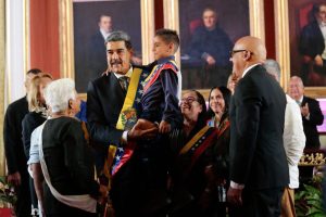 Diplomacia en el Caribe: Sheinbaum critica despliegue naval de EU, un amago a Nicolás Maduro. La presidenta exige respeto y autodeterminación de los pueblos.