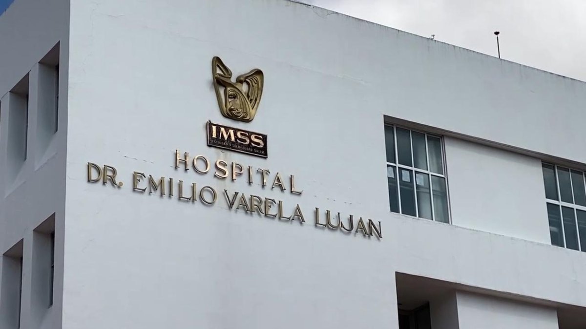 Médicos luchan por salvar la vida de una adolescente con el virus de la rabia en un hospital de Zacatecas.