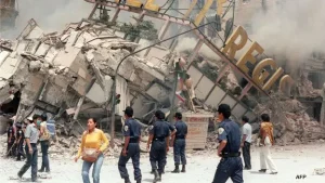 El Hotel Regis, uno de los más lujosos y emblemáticos de esa época, quedó totalmente destruido. A 40 años del sismo de 1985, México recuerda la tragedia que causó miles de muertes y transformó la respuesta a desastres, con un simulacro nacional mañana.