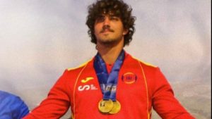 El paracaidista de Cancún Sebastián García rompió récord mundial con 539.51 km/h, pero compitió por España por adeudo de federación mexicana.