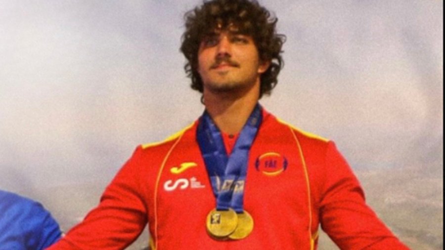 El paracaidista de Cancún Sebastián García rompió récord mundial con 539.51 km/h, pero compitió por España por adeudo de federación mexicana.