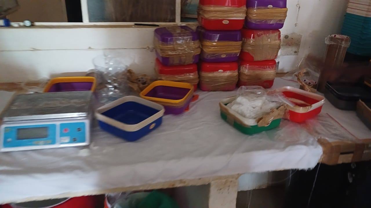 La policía sudafricana desmanteló un importante narcolaboratorio y arrestó a cinco mexicanos.