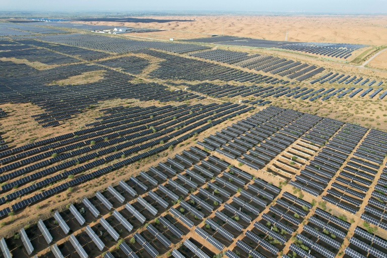China impulsará su transición energética china con plantas solares en el desierto Kubuqi, a pesar de los retos técnicos y la constante dependencia del carbón.