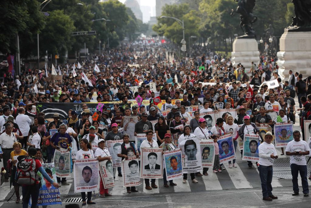 La apertura total de los archivos del Ejército es clave para resolver el caso Ayotzinapa.