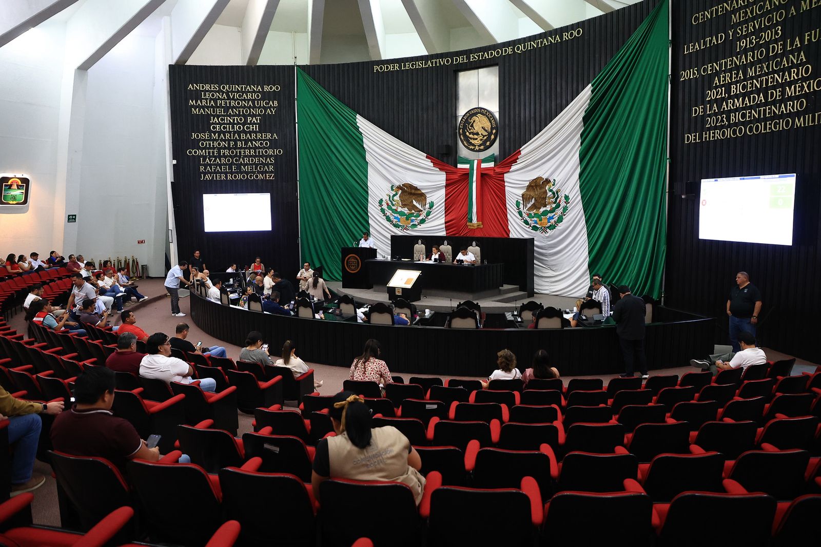 El diputado Jorge Sanén Cervantes impulsando el Día del Pueblo en el Congreso.