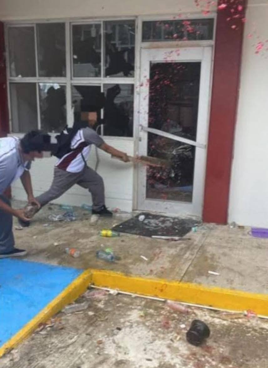 Estudiantes del CETIS 78 participaron en una protesta que escaló a violencia.