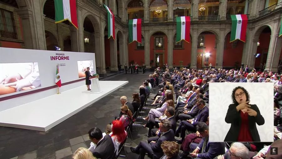 La presidenta Claudia Sheinbaum pronuncia su primer informe de gobierno.