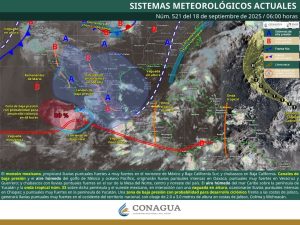 La onda tropical 33 se desplaza sobre la Península de Yucatán y provoca fuertes lluvias.