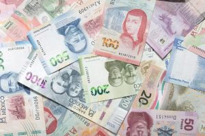 El Paquete Económico 2026 fija recorte ine en 22,837 millones y alza ieps a refrescos por 3.08 pesos/litro, tabaco al 200 por ciento, videojuegos al 8 por ciento y casinos al 8 por ciento; Pemex prioriza 247,230 millones, Bienestar 987,160 millones, Tren Maya 30 mil millones, mientras salud se mantiene en 66,825 millones con ajuste leve.