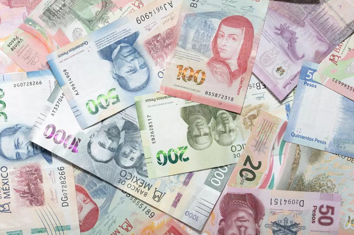 El Paquete Económico 2026 fija recorte ine en 22,837 millones y alza ieps a refrescos por 3.08 pesos/litro, tabaco al 200 por ciento, videojuegos al 8 por ciento y casinos al 8 por ciento; Pemex prioriza 247,230 millones, Bienestar 987,160 millones, Tren Maya 30 mil millones, mientras salud se mantiene en 66,825 millones con ajuste leve.