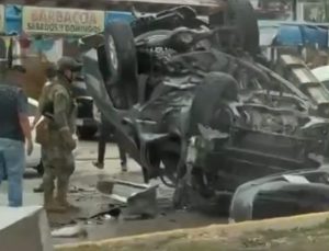 Un trágico accidente Boulevard Colosio paraliza el tráfico en Cancún. Un choque entre dos camionetas deja cuatro muertos y un herido grave.