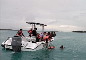 Un hombre muere en Bacalar después de que una moto acuática volcara en el Cenote Cocalitos; una mujer fue rescatada por las autoridades.
