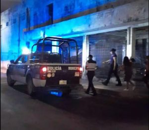 Una madre y su menor hija fueron encontradas en un inmueble abandonado en Cancún, por lo que el GEAViG intervino para ayudarlas.