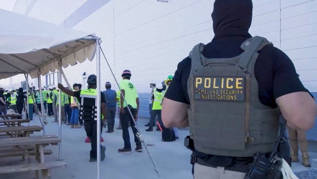 El presidente Donald Trump exige a las empresas extranjeras que respeten las leyes de inmigración.