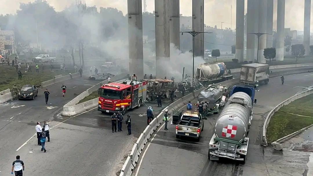 La explosión del semirremolque en Iztapalapa, que ha cobrado la vida de varias personas.