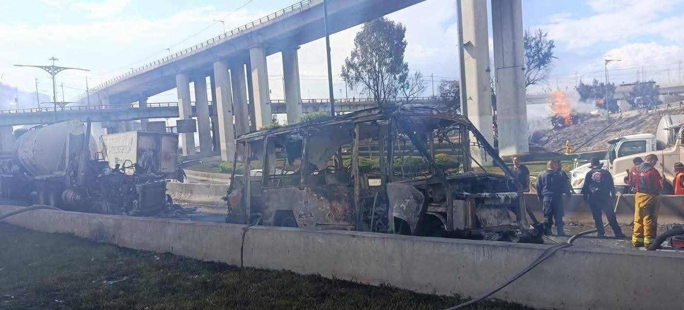 Elementos de seguridad acordonan la zona del siniestro para realizar las investigaciones correspondientes.