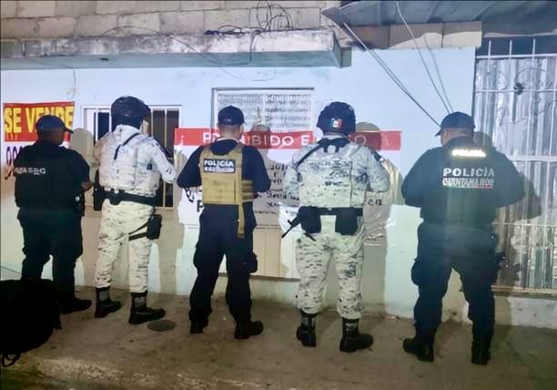 Los agentes de la FGE ejecutaron las órdenes de cateo en tres inmuebles.