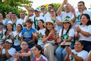 La Colonia Lagunitas cuenta con un parque renovado por el programa “Que brille Chetumal”, beneficiando a más de mil 600 habitantes y fomentando la participación comunitaria.