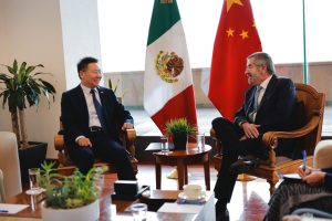 El canciller mexicano se reunió con el embajador de China para continuar el diálogo entre México y China.