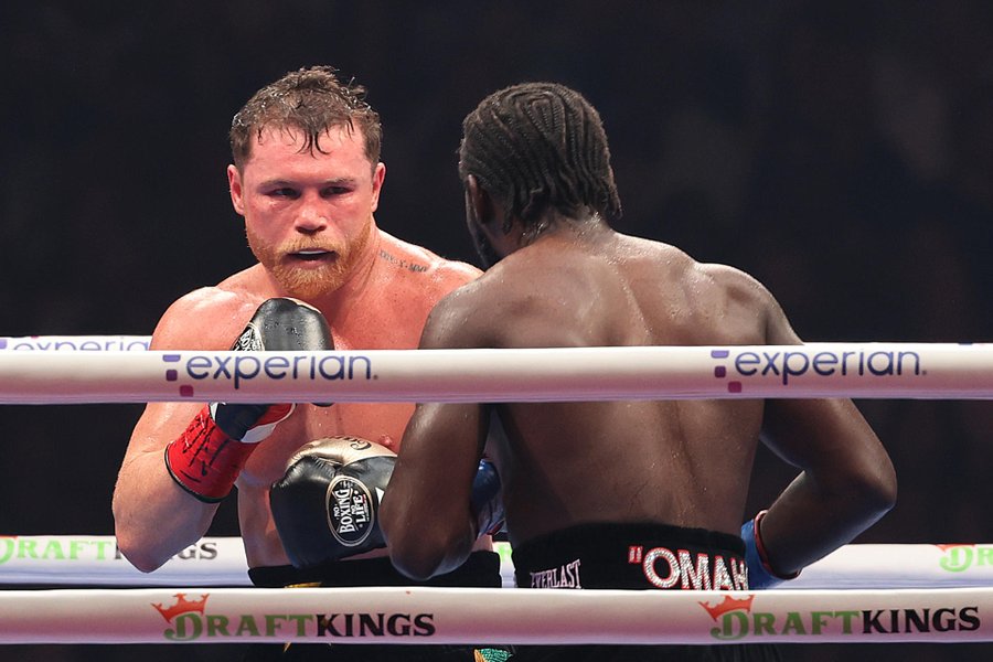El boxeador mexicano Saúl 'Canelo' Álvarez pierde pelea ante Terence Crawford. El estadounidense lo superó por decisión unánime.