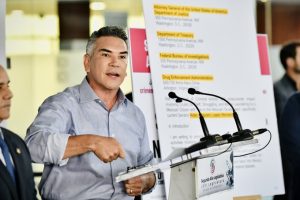 El líder priista Alito acusa a Adán Augusto de tener nexos con la delincuencia organizada ante el FBI y la DEA.