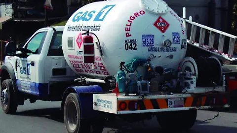 Las medidas estrictas anunciadas por el Gobierno de la CDMX buscan limitar la circulación de vehículos con sustancias peligrosas.