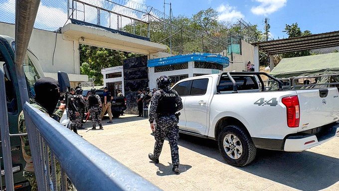 Los enfrentamiento entre reos ocurren en el contexto de una grave crisis carcelaria en Ecuador.