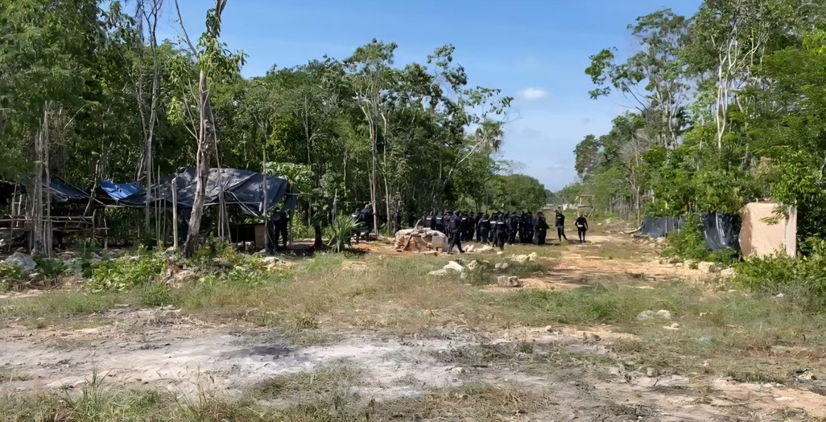 Un grupo de más de 50 policías de Playa del Carmen en la invasión “San Judas Tadeo”.