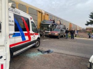 El autobús de la empresa Herradura de Plata fue arrollado por el tren en Atlacomulco.