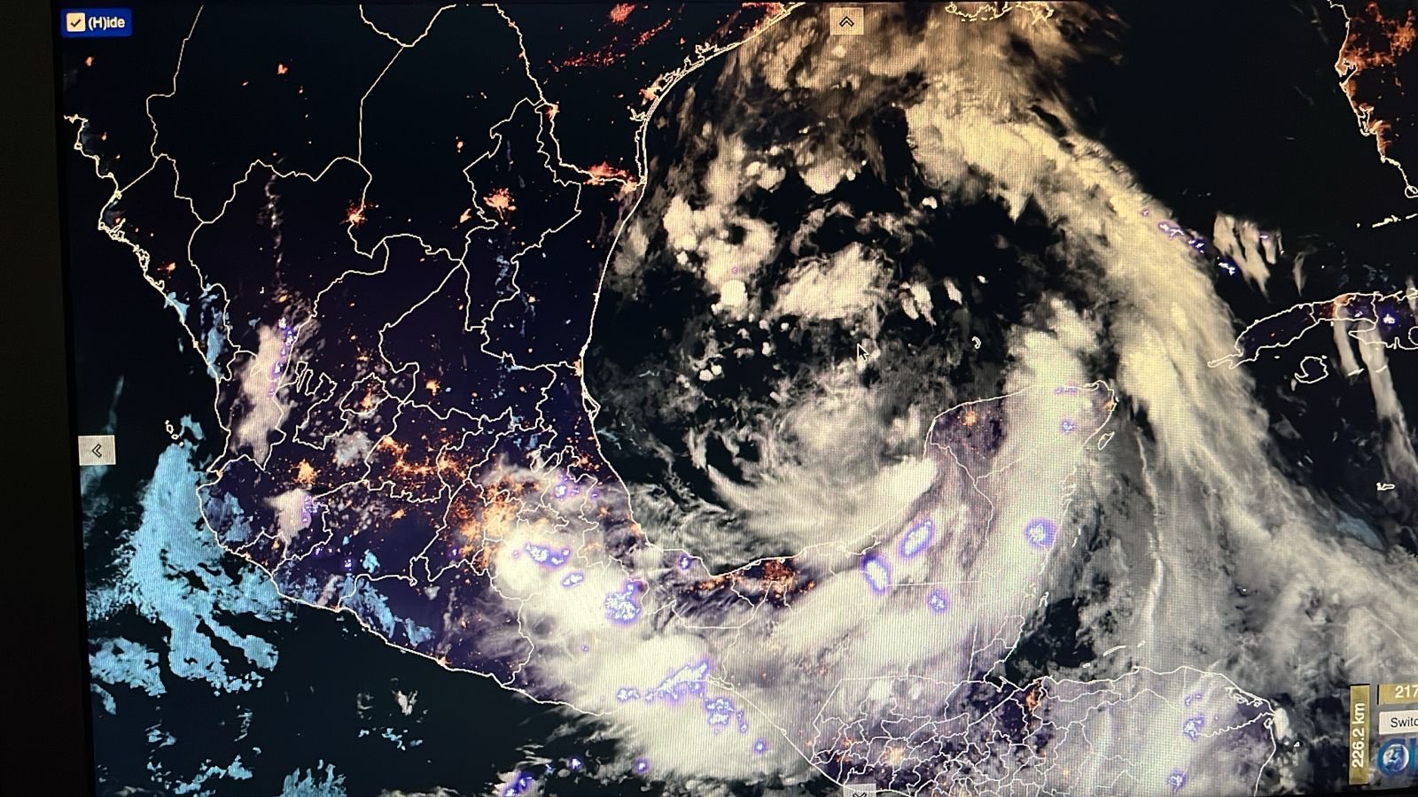 Los ciclones se forman y se desplazan por el océano.